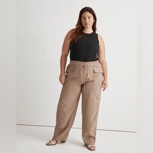 Madewell Women’s Plus Straight Cargo Pants in SoftDrape Size 2X in Light Umber